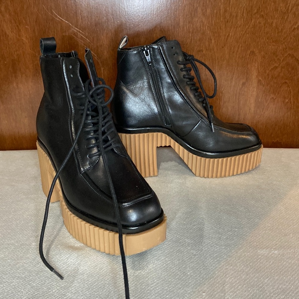 Gianni Bini Leather Heeled Boots size 8.5